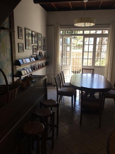 Casa Com 4 Quartos A Venda No Bairro Trindade Em Florianopolis. - V-81898