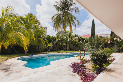Casa En Venta Merida, Fracc. Montecristo, Estilo Californiano De 1 Planta, Entrega Inmediata.