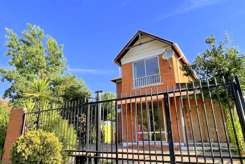 Casa Con Piscina / Faldeos De La Viña