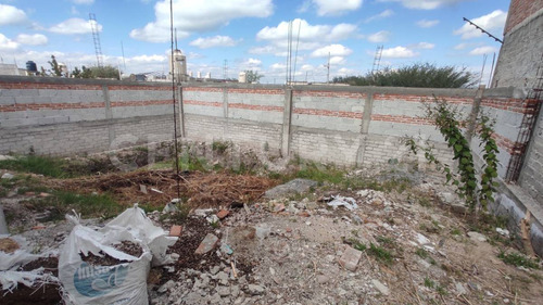 Casa En Venta Con Local Comercial En El Chamizal, Pedro Escobedo, Querétaro.