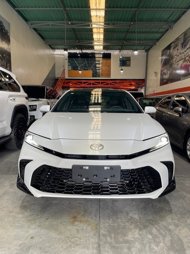Toyota Camry 2.0 2024