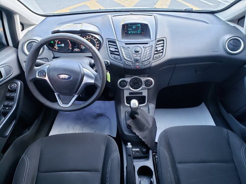 Imagem 11 de 18 de Ford New Fiesta Hatch Se 1.6 Flex 2015