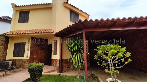  Mm&ne* Bella Casa En Venta. La Rosaleda Barquisimeto  Lara, Venezuela, Maribelm&naudye / 4 Dormitorios  3 Baños  225 M² 