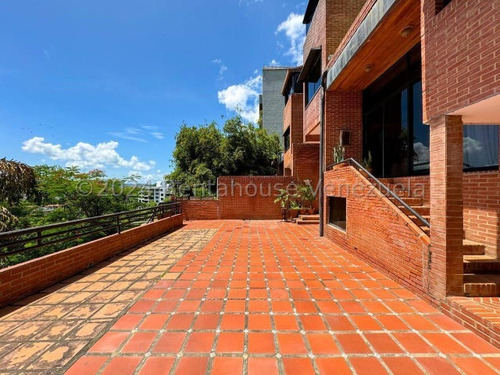 En Venta Extraordinario Townhouse Con Diseño Super Exclusivo Con Hall De Acceso, Cocina Remodelada Pantry, Terrazas Y Jacuzzi, Cuenta Con Arboles Frutales Vi Mls #25-1037