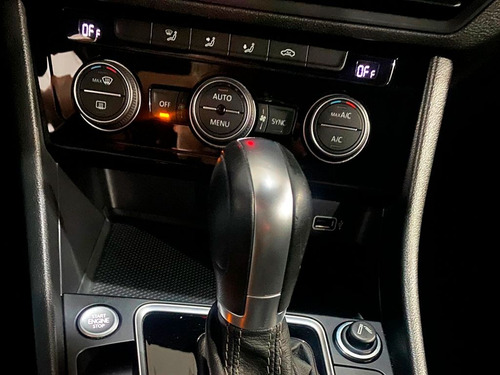 Volkswagen Jetta 1.4 250 TSI TOTAL R-LINE