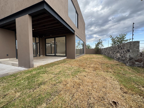 Residencia Con Acabados Premium- La Espiga