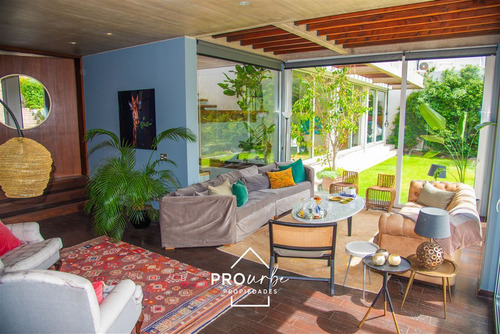 Casa En Venta De 4 Dorm. En Las Condes