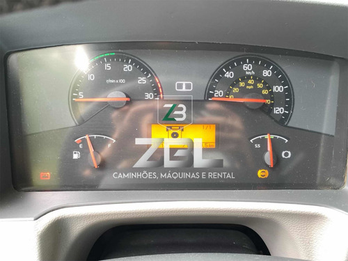 Imagem 13 de 15 de Volvo Vm 330 8x2