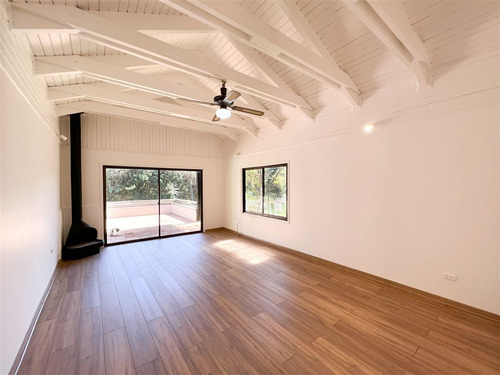 Casa En Venta De 4 Dorm. En Navidad