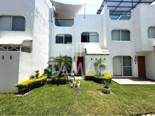 Casa En Venta En Tequesquitengo, Jojutla, Morelos