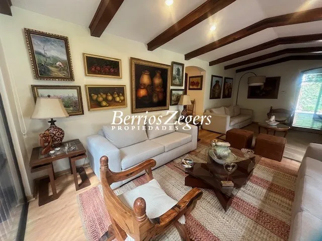 Imagen 2 de 30 de Casa En Venta De 6 Dorm.4 Baños Mas Servicio En Lo Barnechea