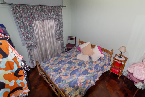 Venta De Casa 2 Dormitorios Con Cochera En Rosario - Humberto Primo Al 1500