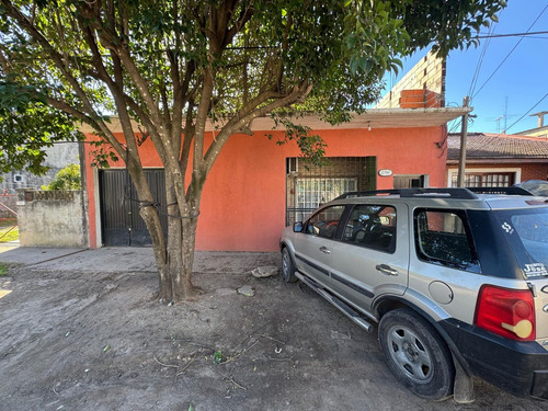 Casa 3 Ambientes En Venta En Castelar Sur