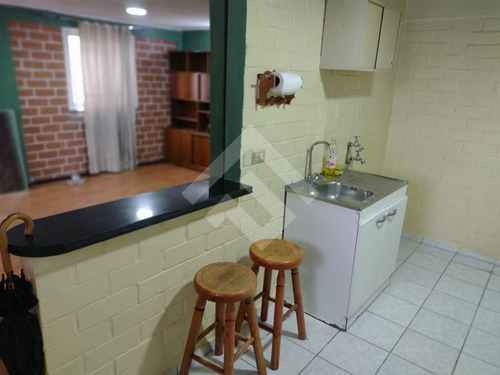 Casa En Venta De 5 Dorm. En Conchalí