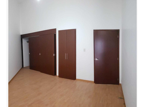 Casa En Venta En Nueva Chapultepec, Morelia, Michoacán De Ocampo C.p. 58280