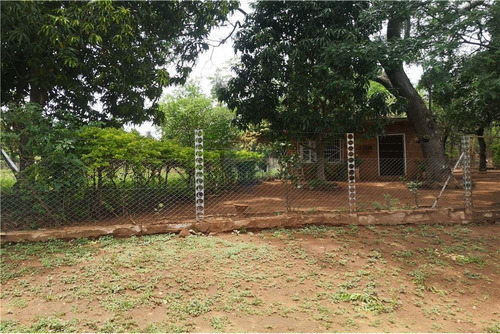 Imagen 1 de 11 de Vendo Casa En Paraguarí: 2 Habitaciones Y Un Baño.