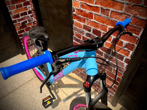 Bicicleta Vikingx Aro 26 21v Freio Disco Hidraulico Tuff 38 Cor Azul Celeste Rosa Rosa Tamanho Do Quadro 13.5