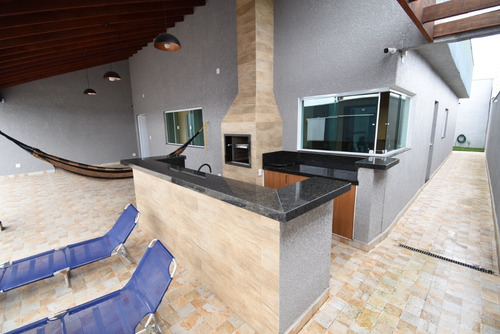 Imagem 9 de 25 de Casa Térrea Com Piscina À Venda Em Peruíbe/sp.
