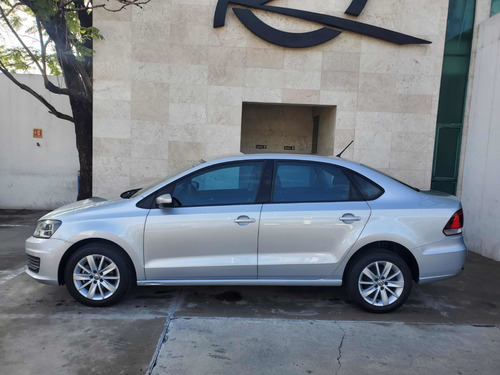 Imagen 7 de 14 de Volkswagen Vento 2016 1.6 Confortline Mt
