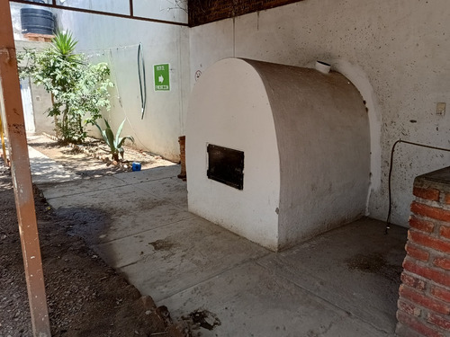 En Venta Casa Apropiada Para Uso Comercial En Bvd. Alejandro De La Cruz Saucedo En Jesús María, Aguascalientes
