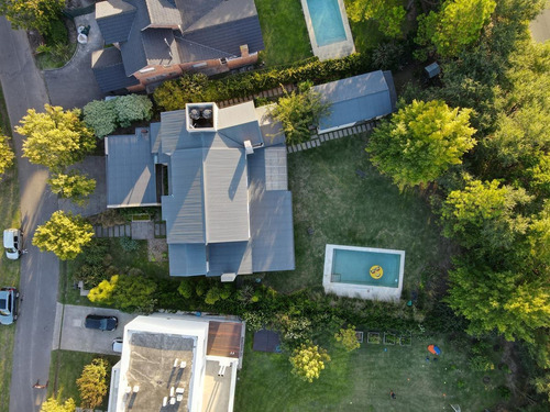 Casa De 5 Dormitorios En Venta Con Pileta - Barrio Cerrado - Aldea