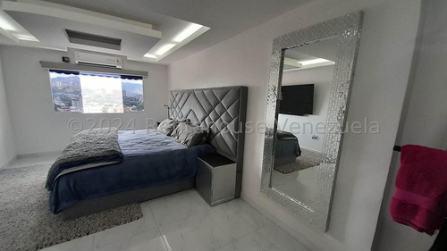 Hernoso Apartamento Totalmente Remodelado En Los Chaguaramos, Codg Mas 25-16702