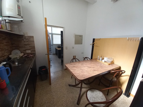 Avda Triunvirato Y Echeverria Subte Linea B Estacion Echeverria Oficina Totalmente Reciclada Moderna Lugar Para 12 Puestos De Trabajo. Entrada Independiente