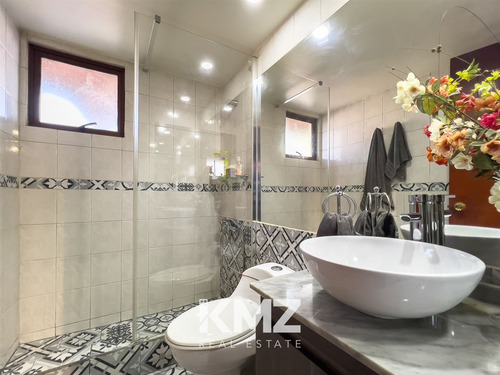 Vende Casa 5d/4b/e De155/360 M2, San Carlos Apoq, Las Condes