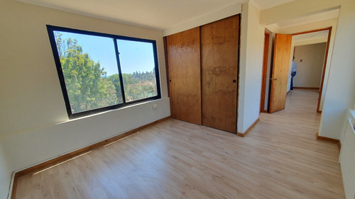 Veridika Vende Amplia Casa En Condominio.