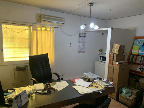 Establecimiento Industrial De 1350 M2 Cubiertos, Con Salida A Dos Calles