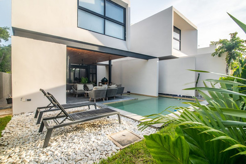 Hermosa Casa En Residencial Compostela, Carretera Merida-progreso