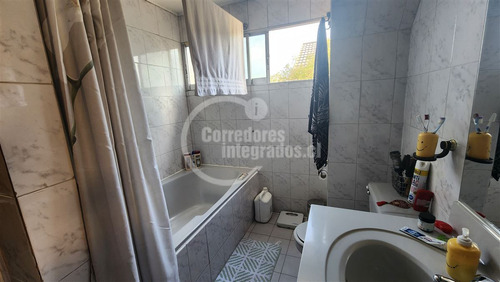Casa En Venta De 5 Dorm. En Macul