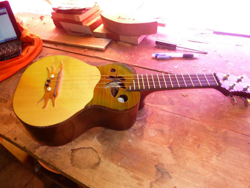 Imagen 1 de 6 de Cavaquinho De Luthier