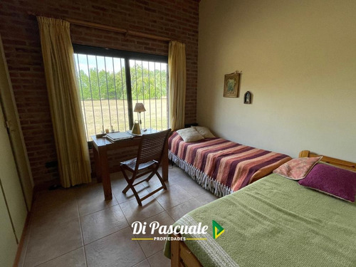 Imagen 23 de 26 de Chalet De Categoría Sobre 10.000 M2 - Chacras Los Robles De Carlos Keen