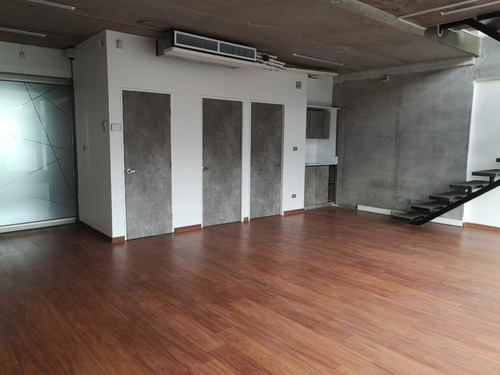 Luminosa Ciudad Empresarial 131 M2 , Dos Niveles Terraza