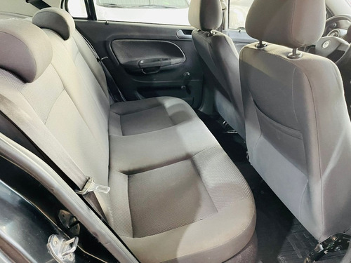 Imagem 12 de 19 de Volkswagen Voyage 1.6 Mi 8v 2013
