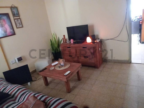 Pse Vende De Casa Interna, Sobre Av 7 De Marzo, Santo Tome, Dos Dormitorios, Living, Cocina-com...