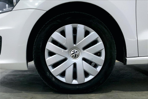 Imagen 9 de 25 de Volkswagen Vento Sedan 4 Pts Starline Ta A/ac Mp3 R-15