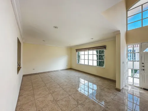 Casa En Venta Con Recámara En Planta Baja En Rincones De La Calera.