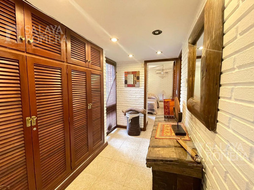 Imagen 11 de 21 de Venta Casa A Pasos Del Mar - 4 Dormitorios 2 Baños - Playa Mansa - Ref: 4244557