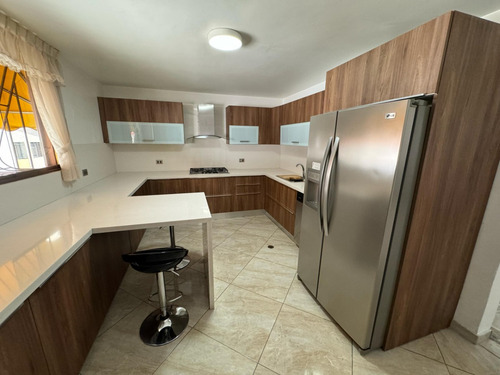 Venta De Townhouse En Monte Cristo