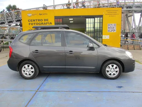 Kia Carens RONDO EX 4X2 2000CC MT AA