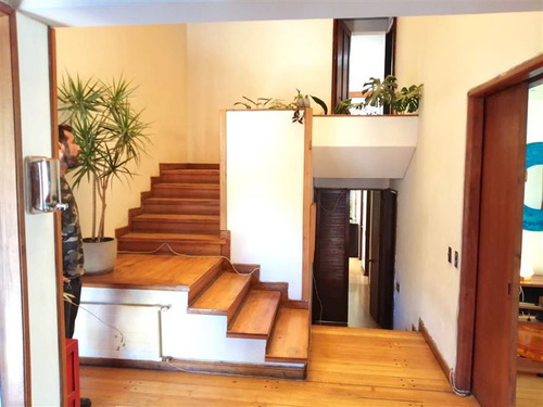 Casa En Venta De 5 Dorm. En Lo Barnechea