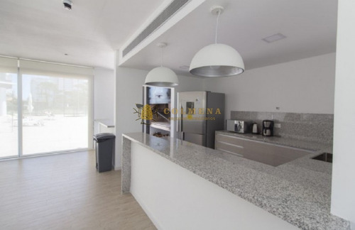 Apartamento Muy Cerca De La Peninsula Y De La Playa, Cuenta Con 2 Dormitorios, 2 Baños, Living-comedor, Cocina , Terraza Y Garaje.- Ref: 1910