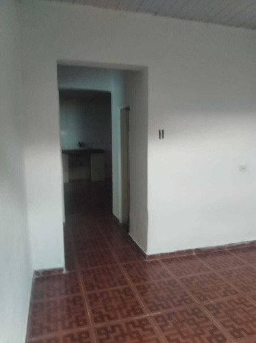 Imagem 5 de 5 de Casa 2 Quartos Sala Cozinha E Banheiro E Uma Área Muito Boa