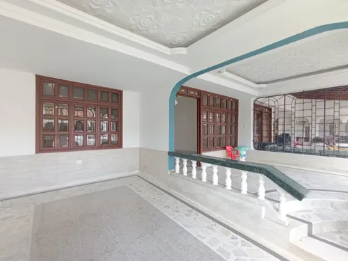 Casa En Venta En Prados Del Este. Cod V30246