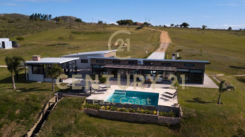 Exclusiva Casa De Campo Con Hermosas Vistas Panoramicas.