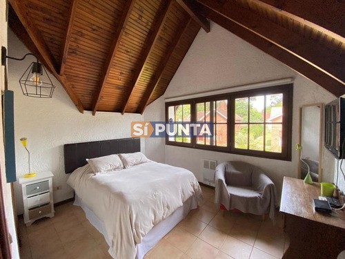 Imagen 21 de 30 de Espectacular Casa En Lugano 5 Dormitorios 4 Baños