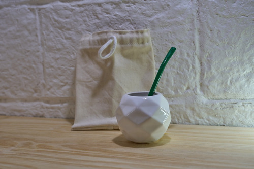 Imagen 1 de 1 de Mate De Cerámica Con Bombilla Y Bolsa De Guardado