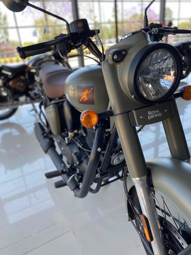 Imagen 4 de 15 de Royal Enfield Classic 350 Signals Desert Sand